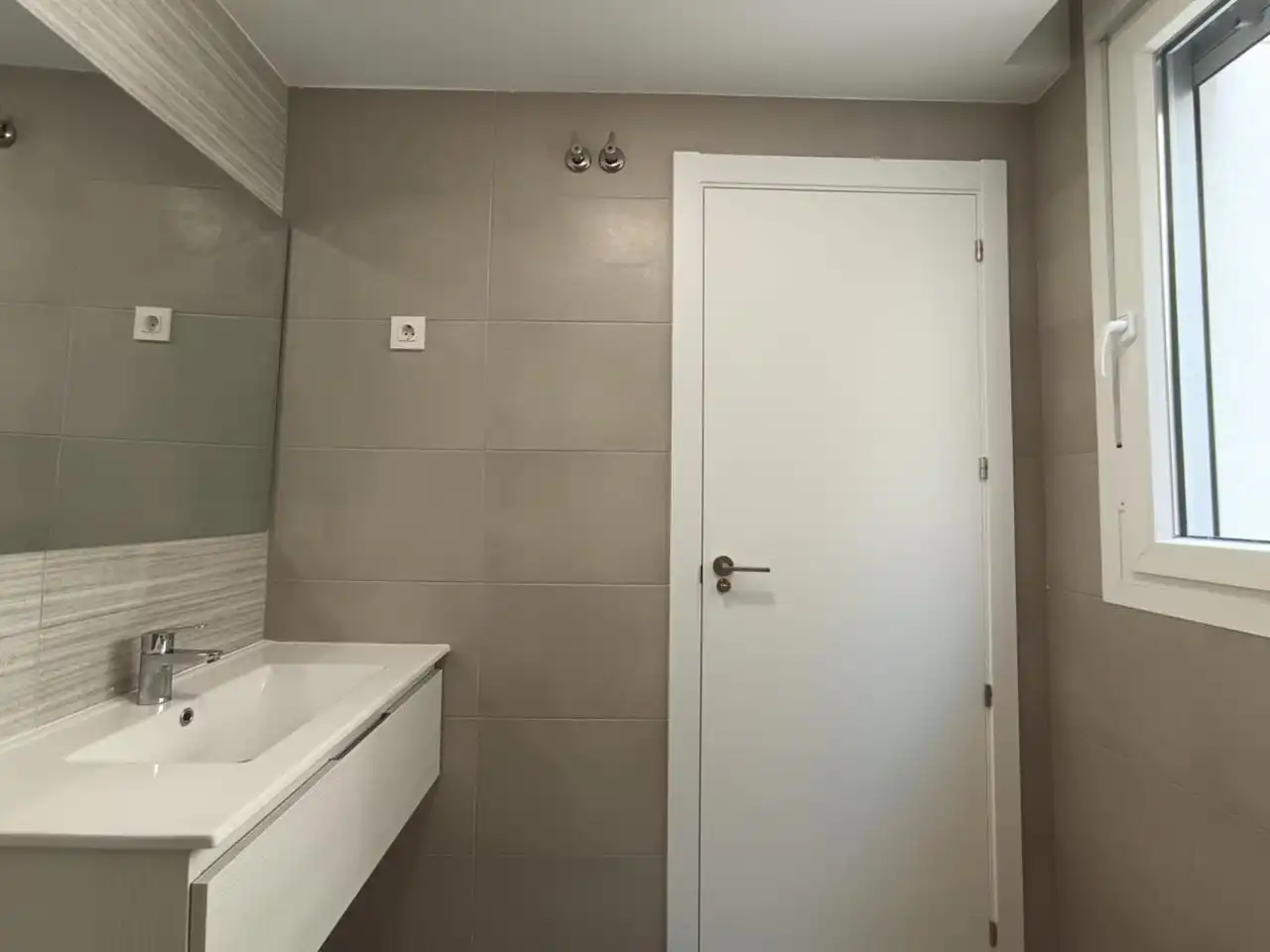 Bathroom of Duplexes for sale in Alcalá de Henares  with Air Conditioner, Heating and Terrace