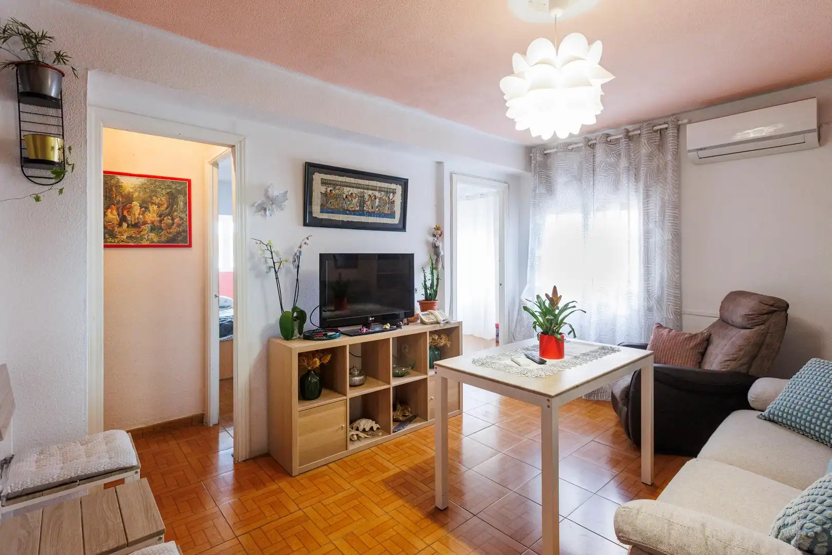 Living room of Flat for sale in Madrid  with Air Conditioner, Heating and Furnished