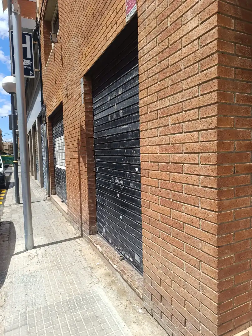 Vista exterior de Local en venda en Tarragona