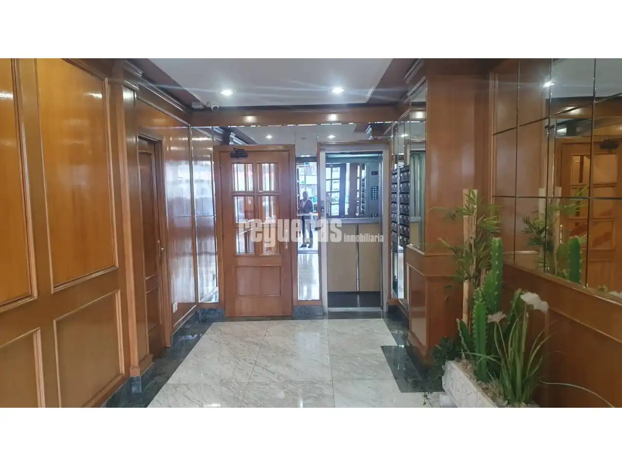 Piso en venta en Avilés con Calefacción, Parquet y Terraza