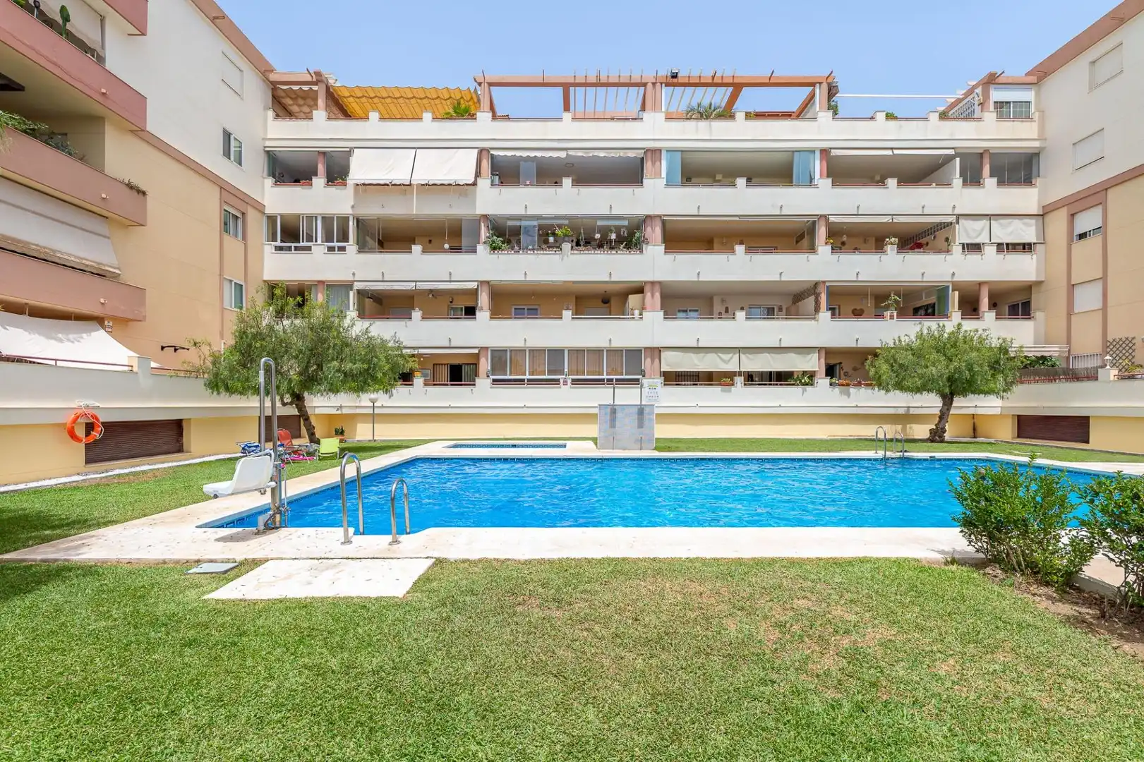 Swimming pool of Flat for rent in Torrequebrada