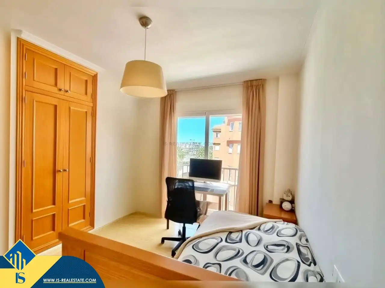 Dormitori de Àtic de lloguer en Orihuela amb Aire condicionat, Terrassa i Moblat