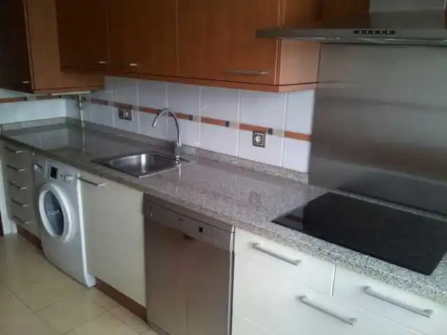 Cuina de Pis de lloguer en Oviedo  amb Calefacció, Parquet i Traster