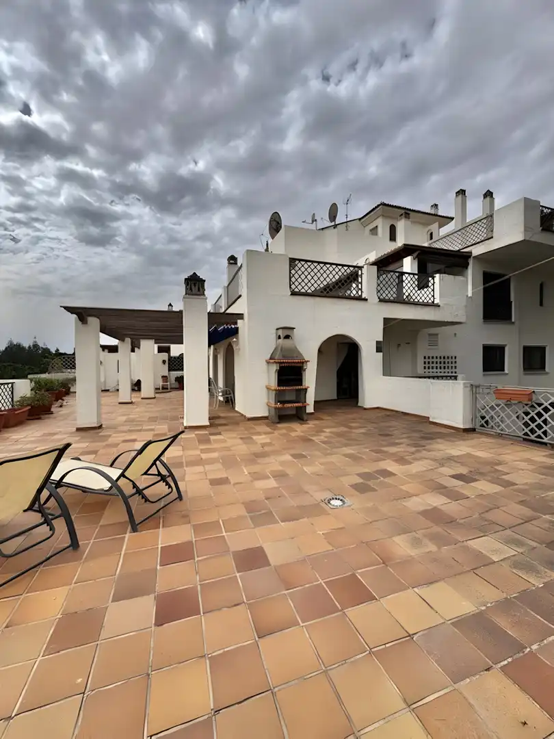 Terrasse von Dachboden zum Verkauf in Marbella mit Klimaanlage, Terrasse und Schwimmbad