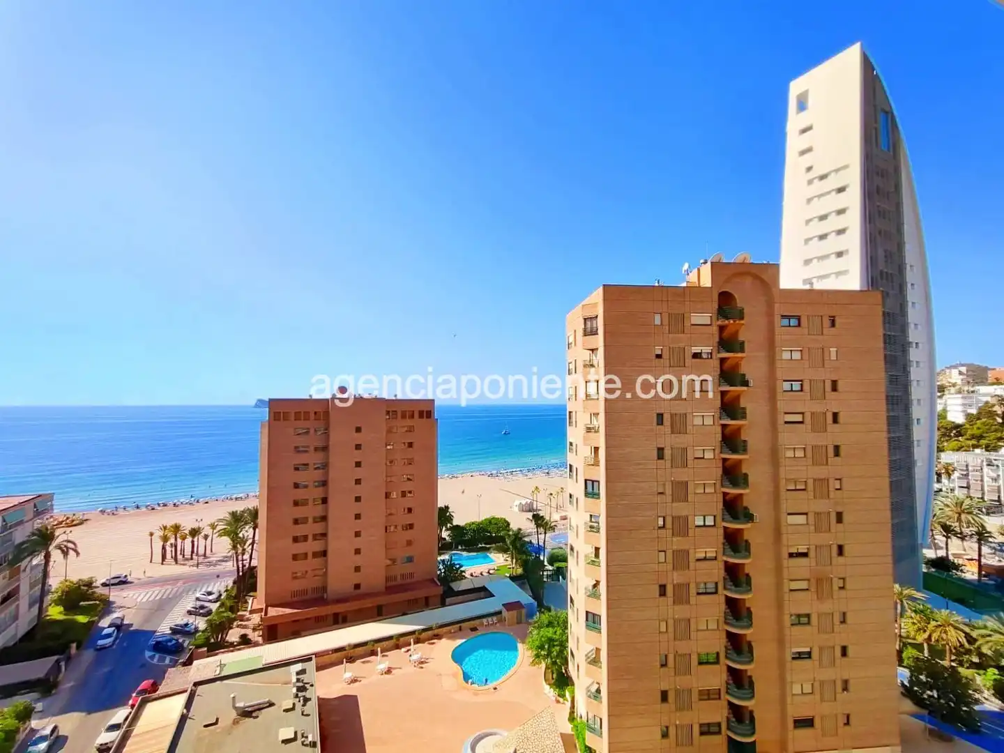 Vista exterior de Apartament de lloguer en Benidorm amb Aire condicionat, Calefacció i Terrassa