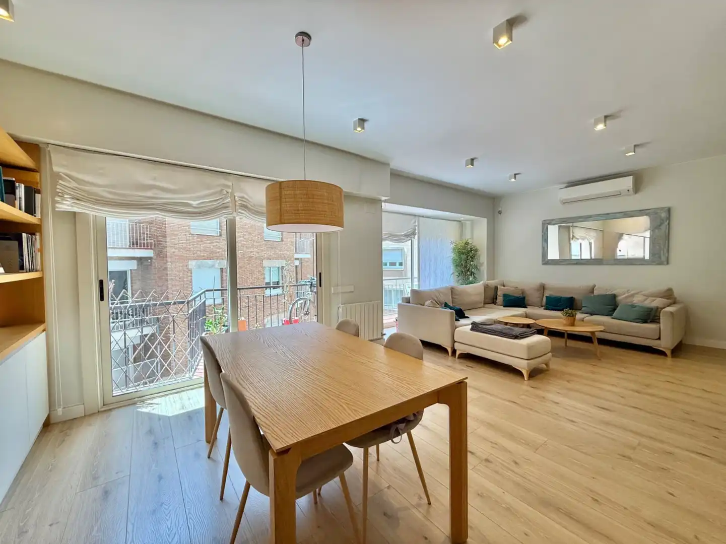 Sala de estar de Piso de alquiler en Barcelona con Aire acondicionado, Calefacción y Parquet