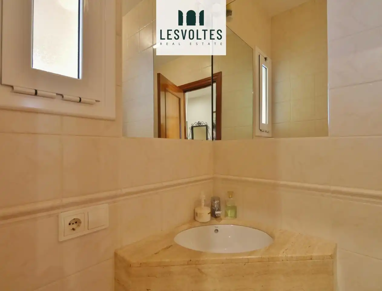 Baño de Casa adosada en venta en Palafrugell con Aire acondicionado, Calefacción y Jardín privado