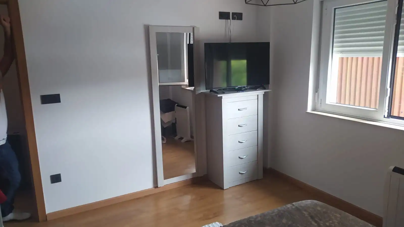 Dormitori de Casa o xalet en venda en Cee amb Calefacció, Parquet i Moblat