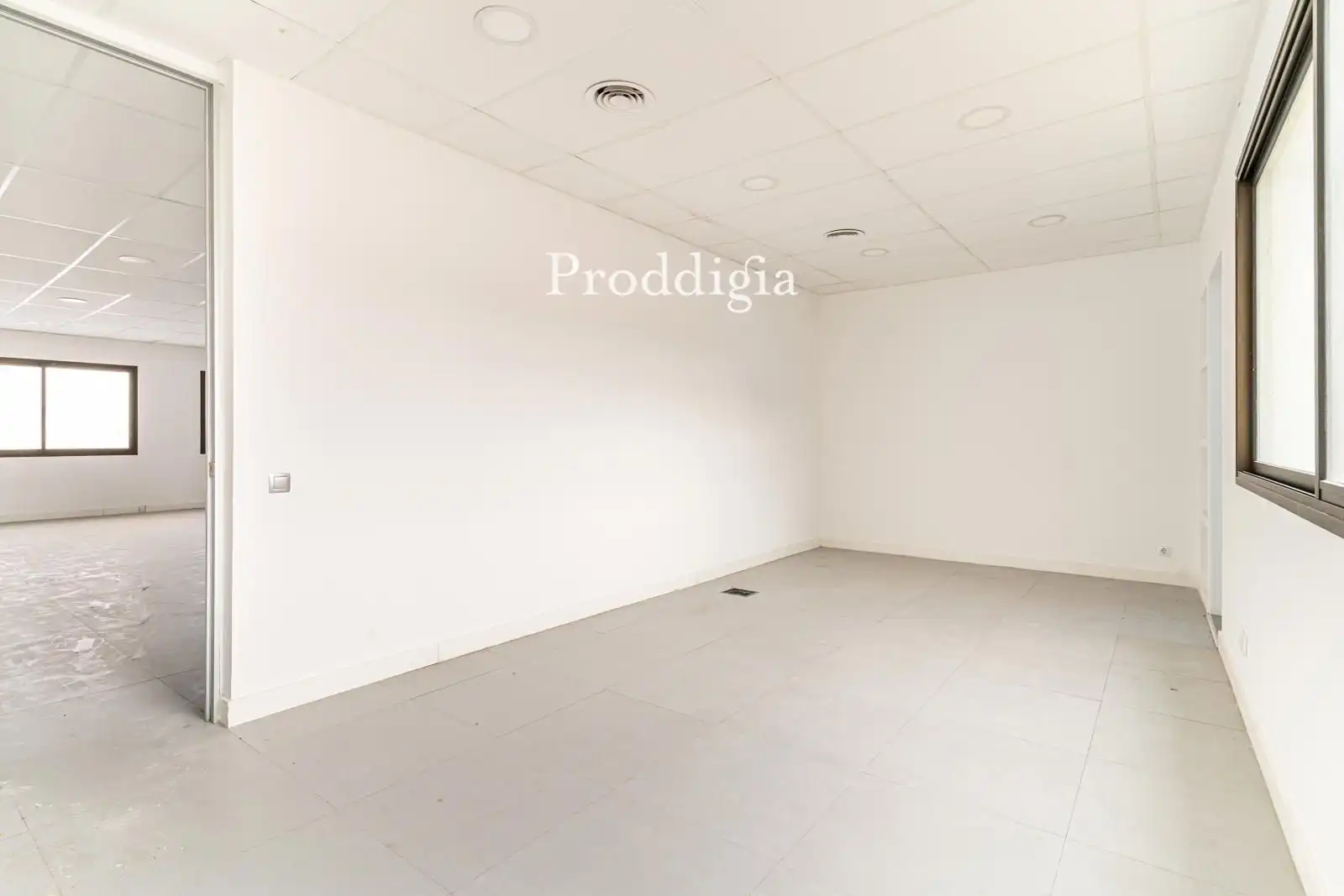 Office for sale in Barcelona  with Air Conditioner