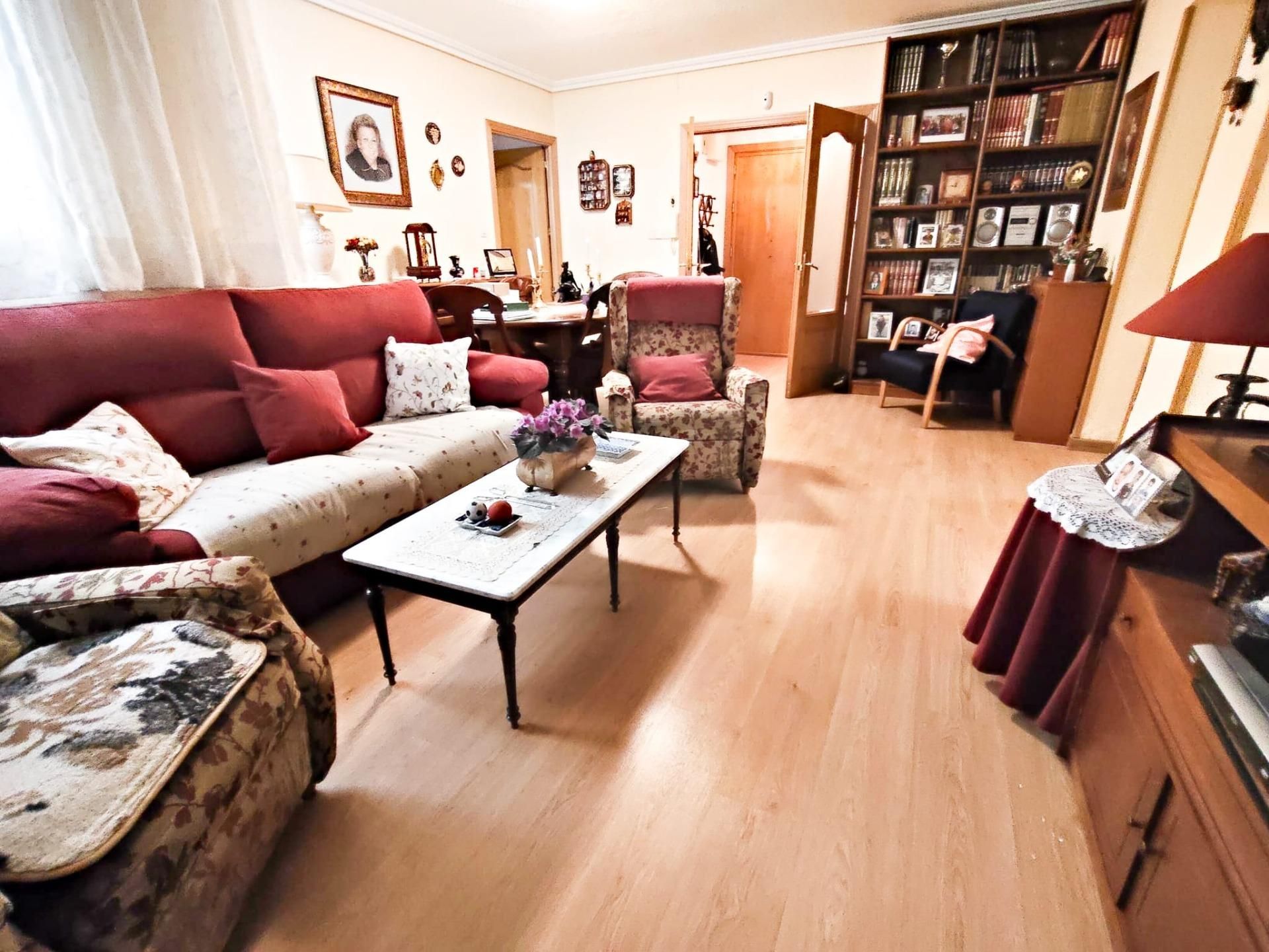 Sala de estar de Piso en venta en  Madrid Capital con Calefacción y Alarma