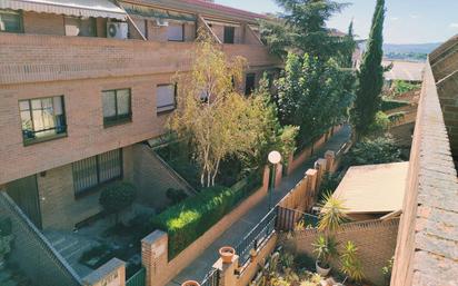 Exterior view of Single-family semi-detached for sale in  Zaragoza Capital  with Air Conditioner, Terrace and Swimming Pool