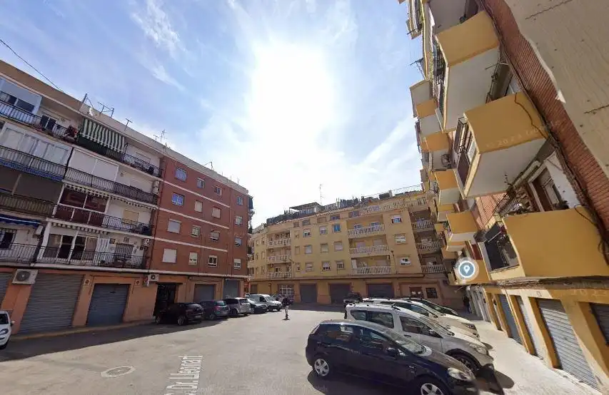 Vista exterior de Pis en venda en Burjassot