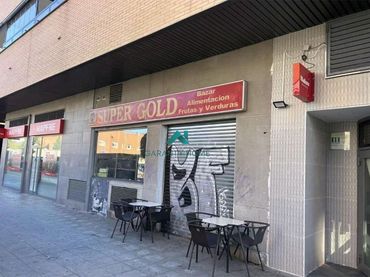 Local comercial en venda a Parque Oeste - Fuente Cisneros