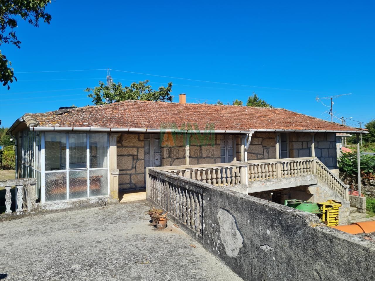 Vista exterior de Finca rústica en venda en Amoeiro amb Jardí privat