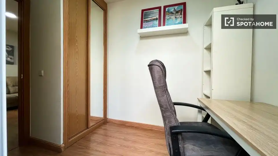 Room in Tres Olivos - Valverde
