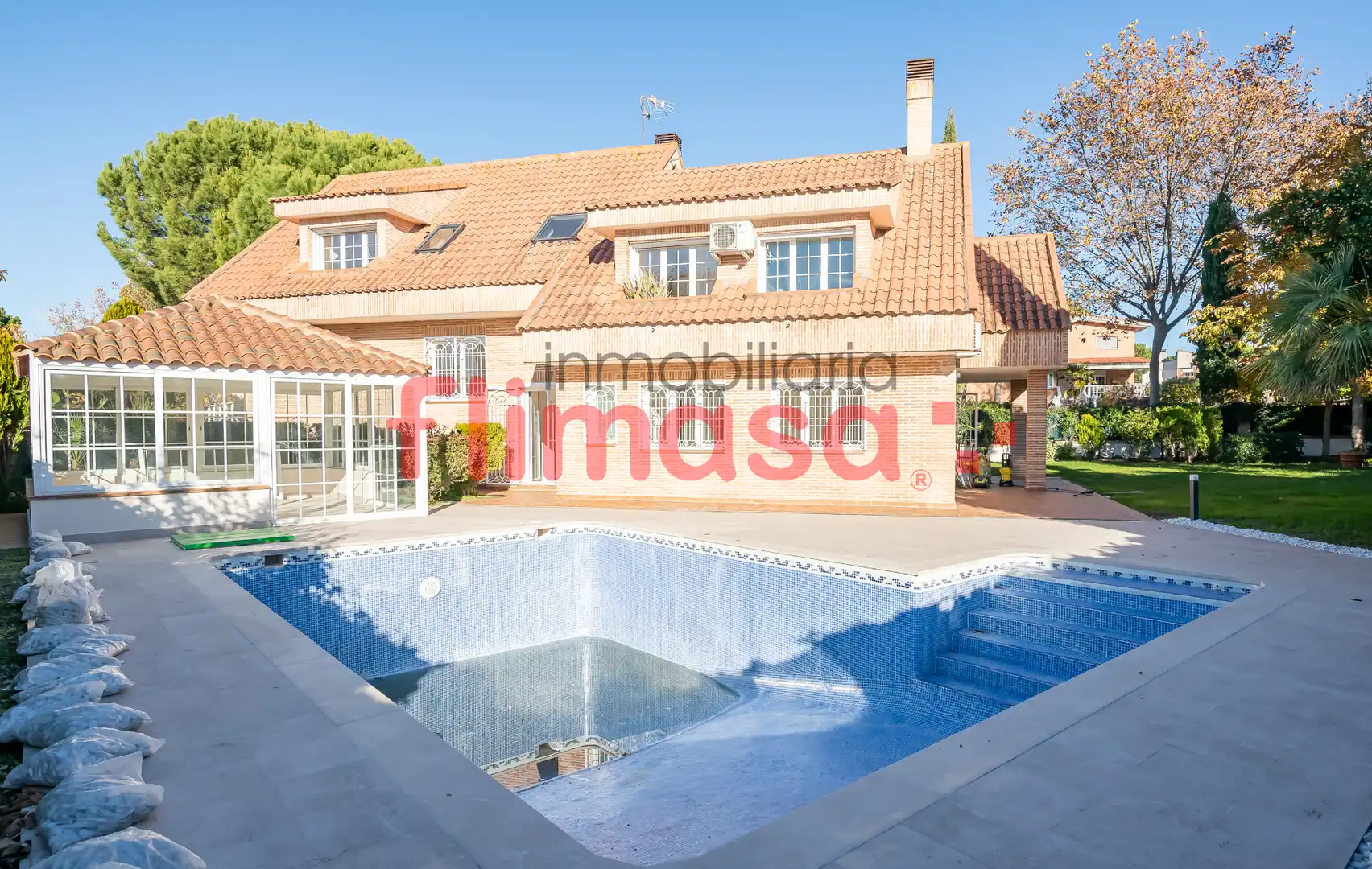 Piscina de Casa o xalet en venda en Villaviciosa de Odón amb Aire condicionat, Calefacció i Jardí privat