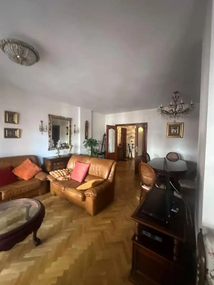 Sala de estar de Piso en venta en León Capital  con Calefacción, Terraza y TV