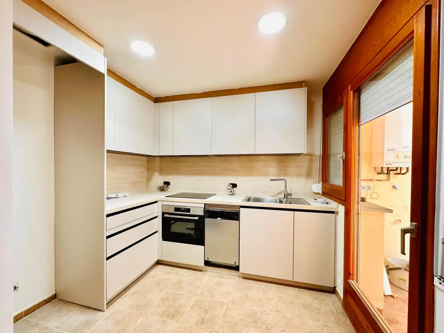 Küche von Wohnung zum Verkauf in Palamós mit Klimaanlage, Heizung und Terrasse