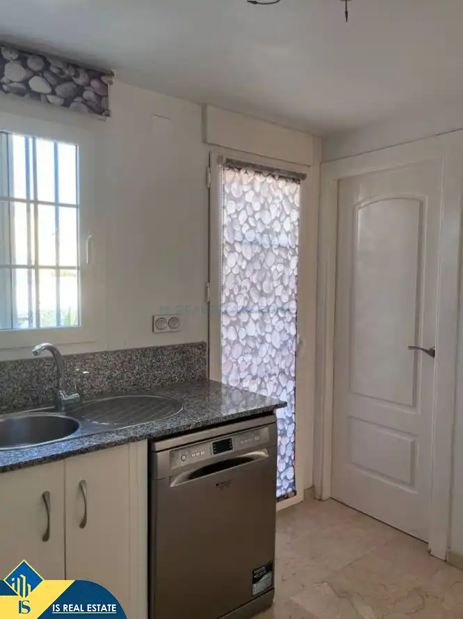 Cocina de Casa adosada en venta en Guardamar del Segura con Aire acondicionado, Calefacción y Jardín privado