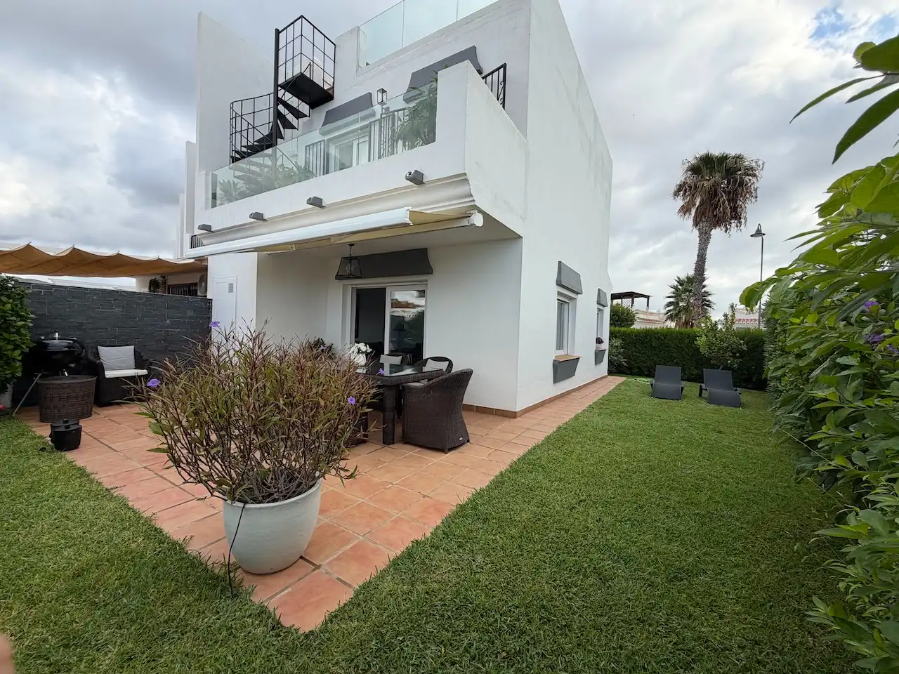 Casa bifamiliare con balcone in vendita a Avenida de España 11