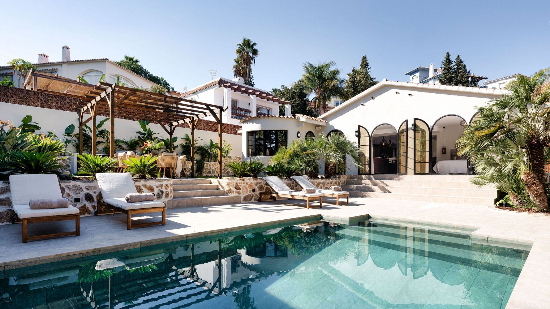 Swimming pool of House or chalet for sale in Marbella  with Air Conditioner, Private garden and Terrace