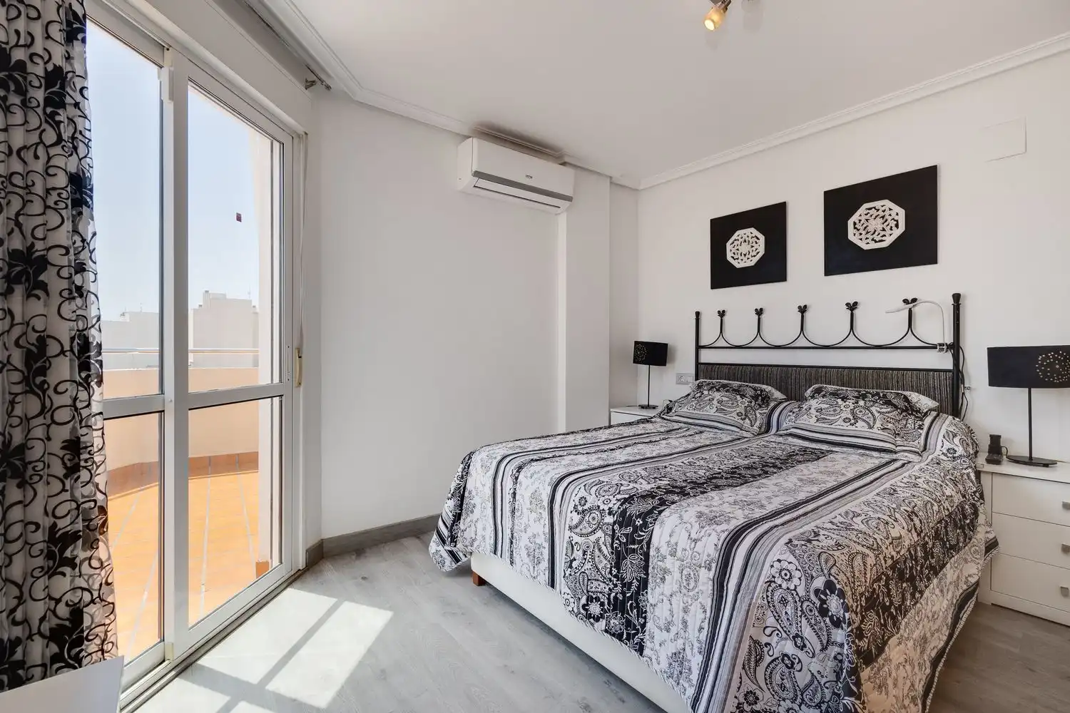 Habitación de Ático en venta en Torrevieja con Aire acondicionado y Terraza