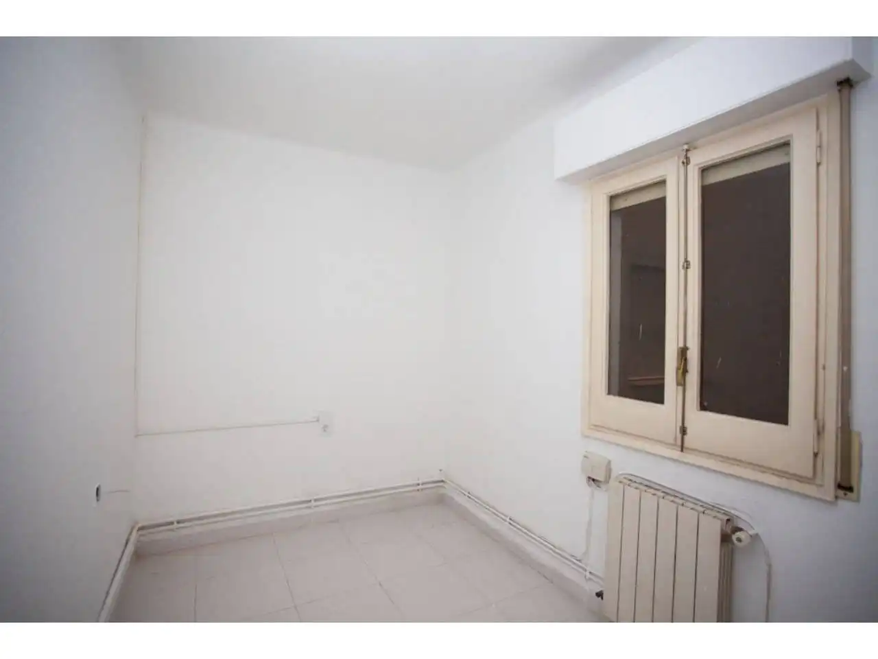 Bedroom of Flat for sale in Girona  with Heating