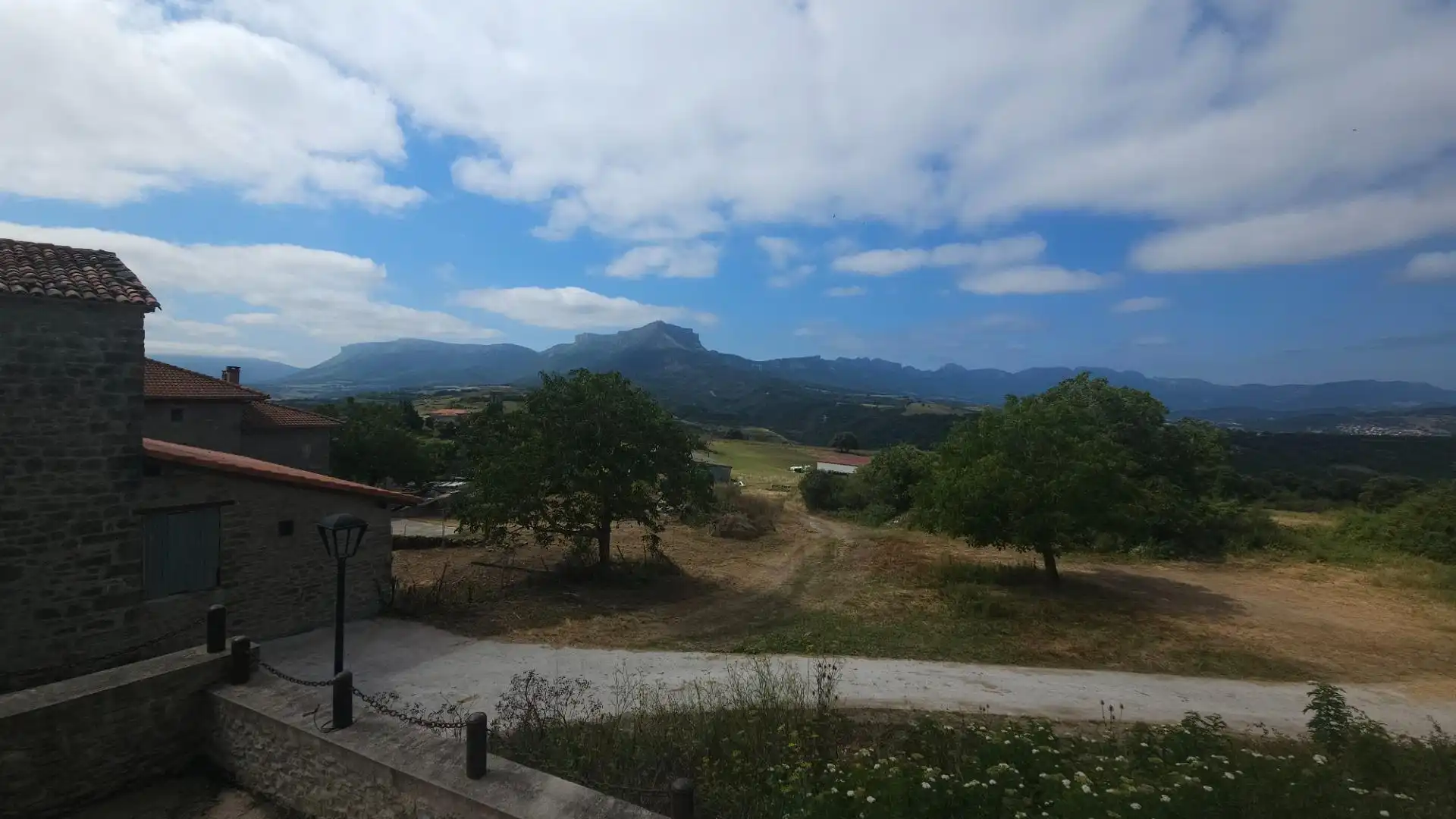 Vista exterior de Casa o xalet en venda en Valle de Mena amb Calefacció, Jardí privat i Terrassa