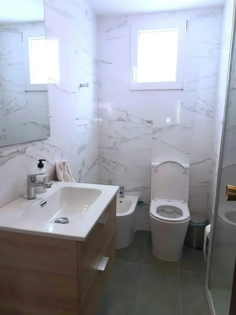 Bathroom of Flat for share in Valencia  with Furnished and Washing machine