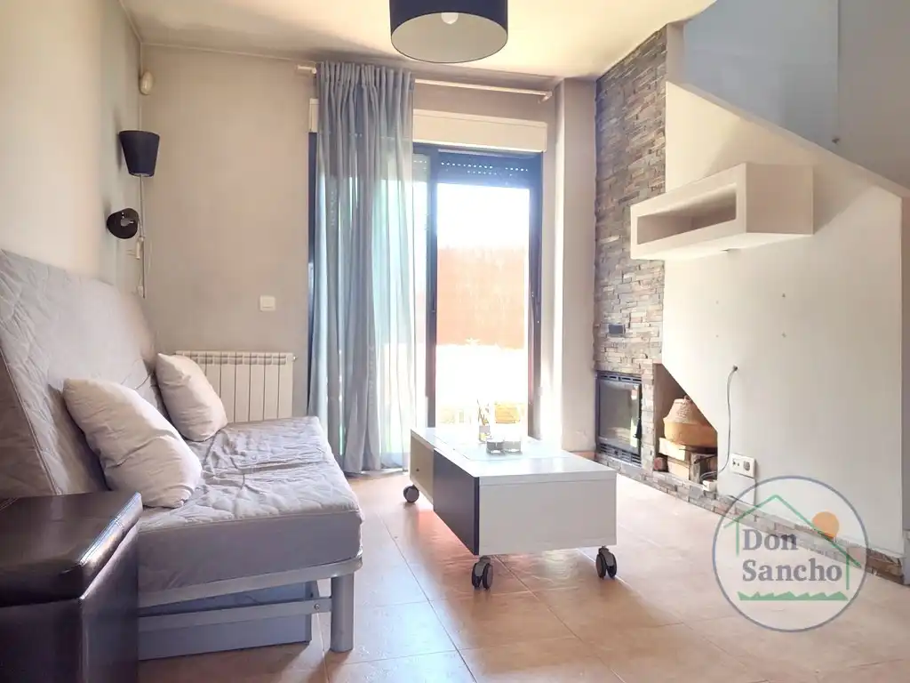 Sala de estar de Casa adosada en venta en Viana de Cega con Calefacción, Jardín privado y Terraza