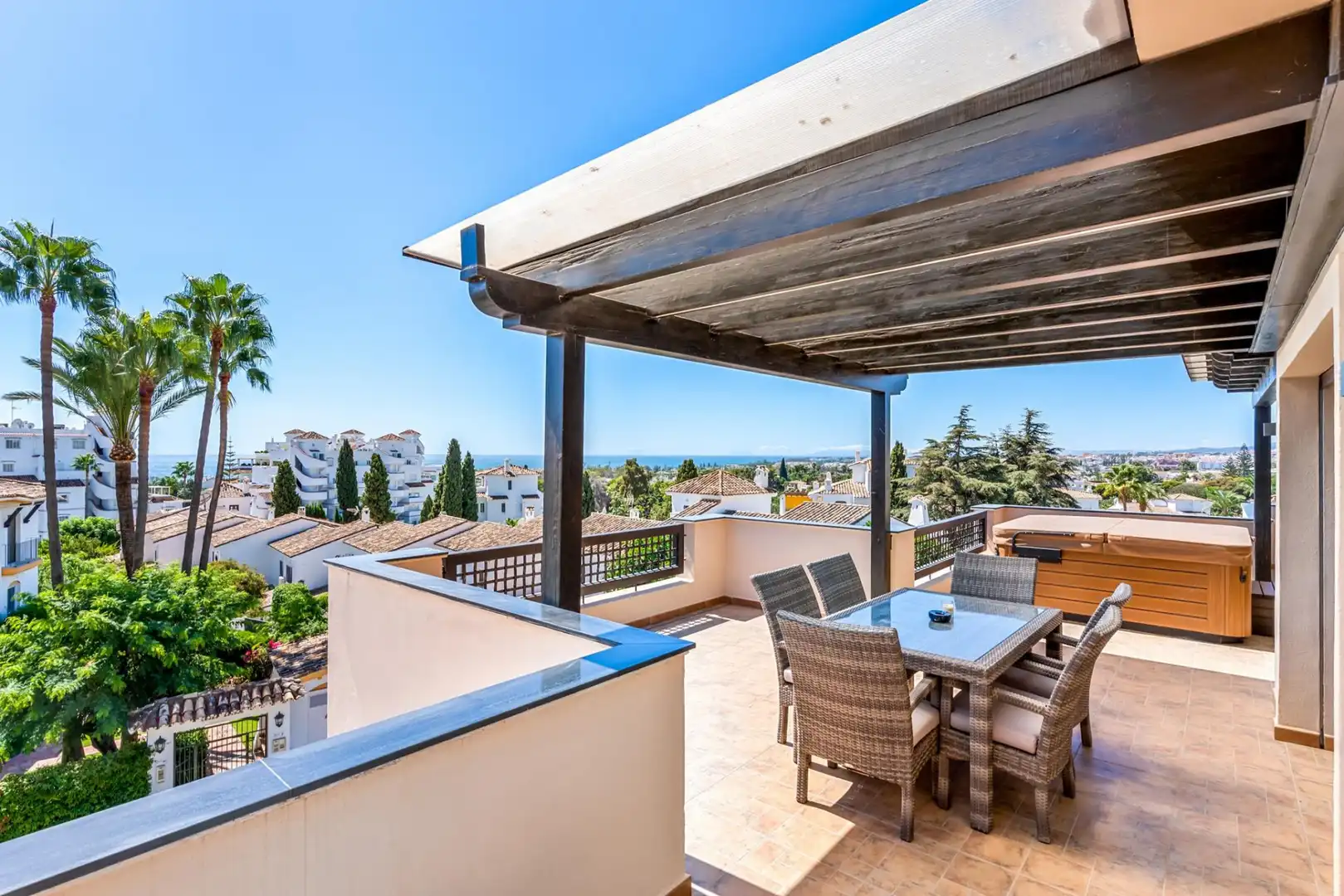 Penthouse with pool for sale in Nueva Andalucía, imagen 3