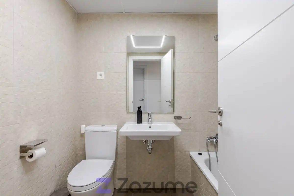 Badezimmer von Wohnung zur Miete in Madrid mit Klimaanlage, Heizung und Parkett