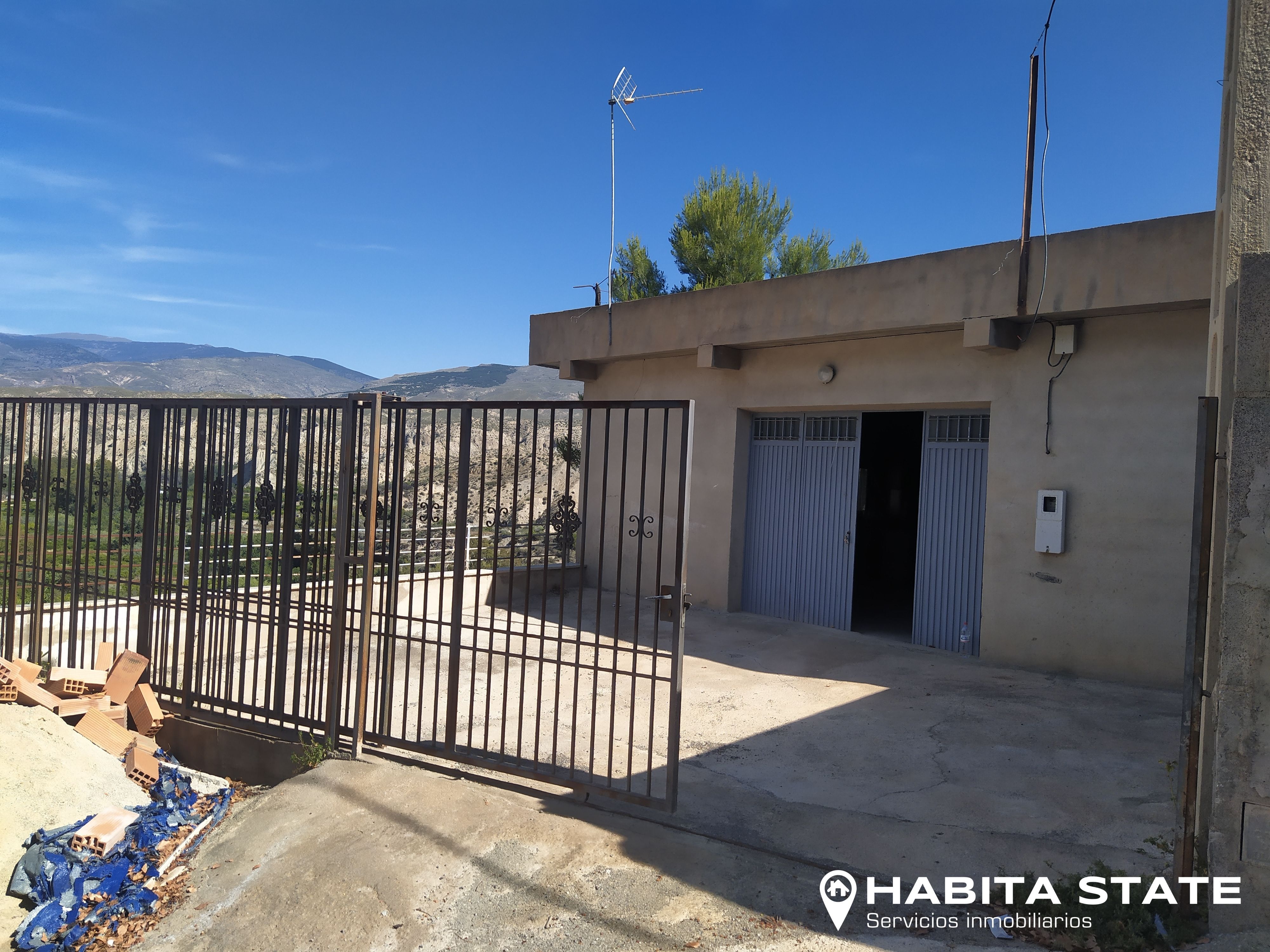 Exterior view of Premises for sale in Instinción