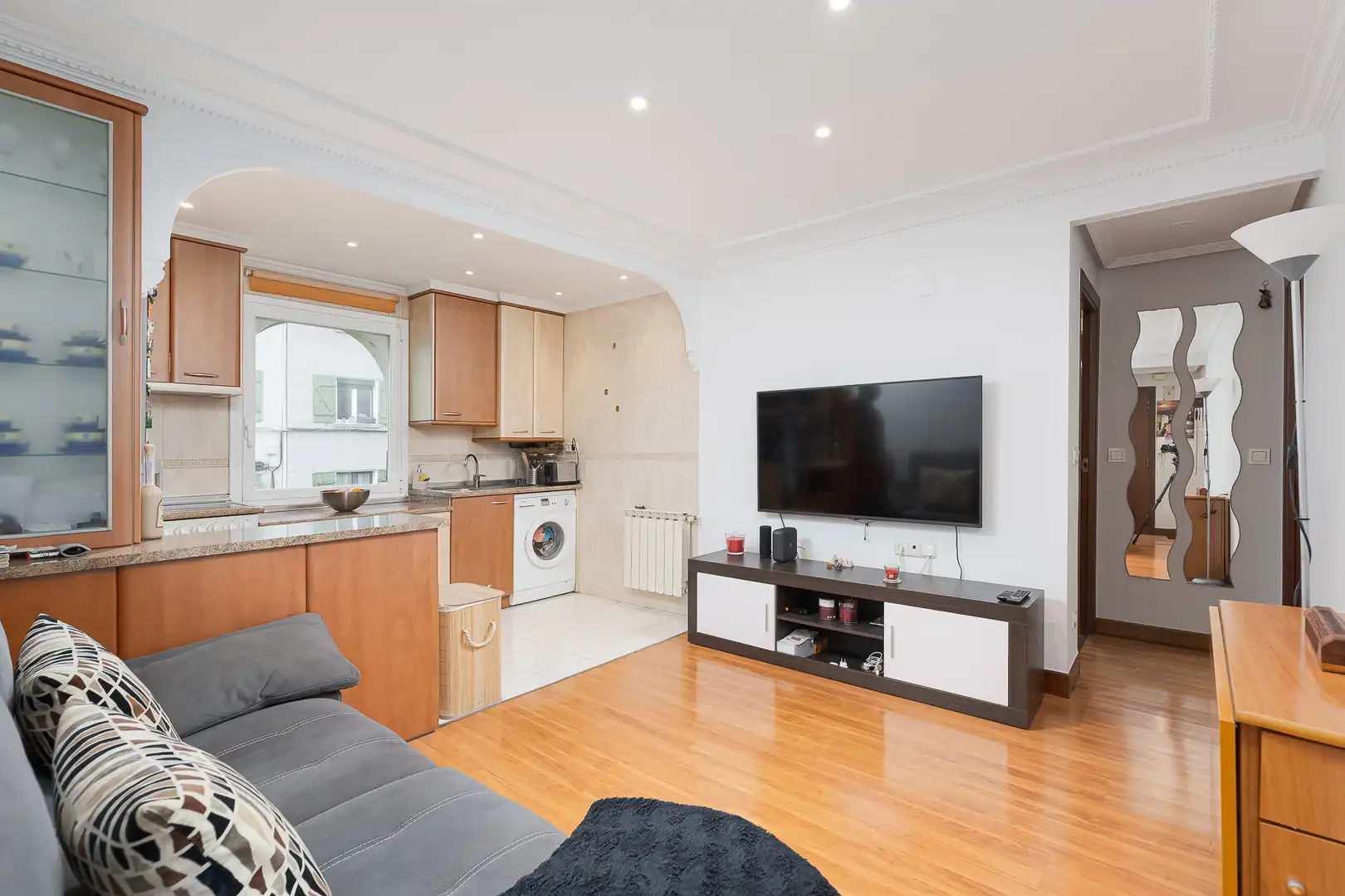 Sala de estar de Piso en venta en Donostia - San Sebastián  con Calefacción, Trastero y Amueblado