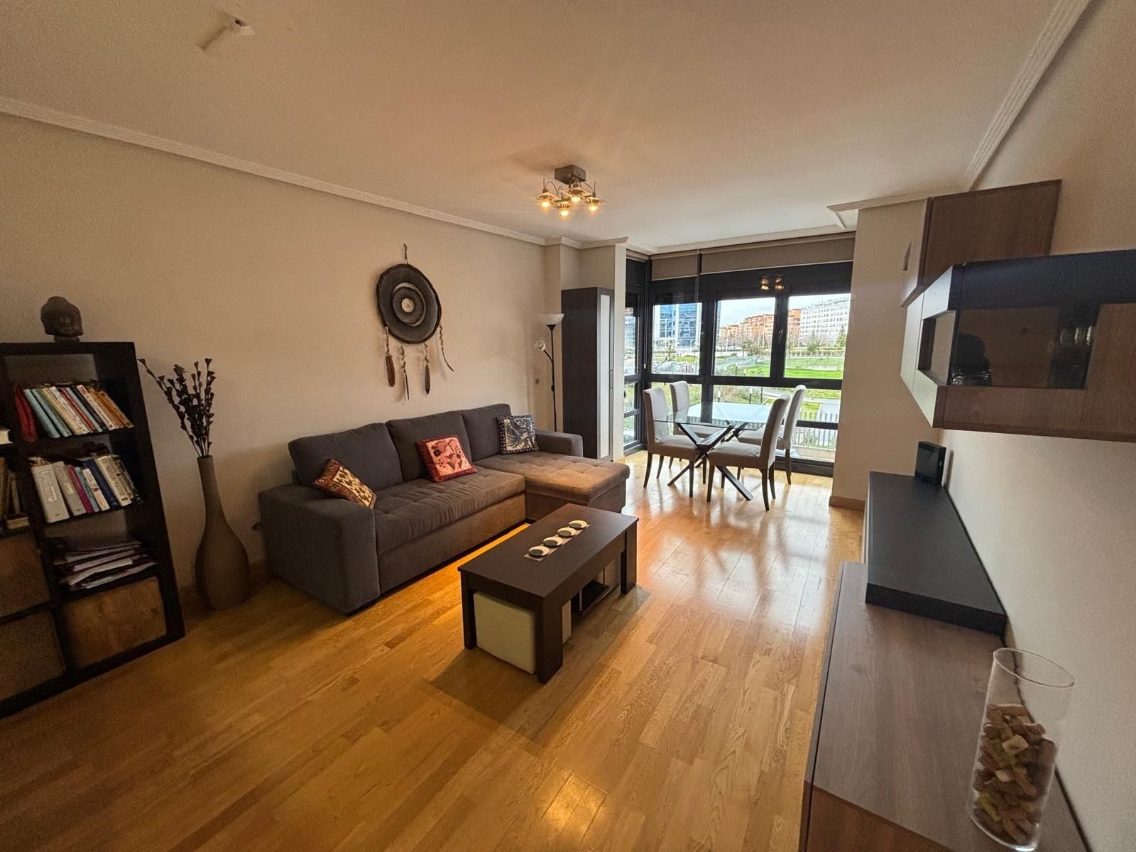 Living room of Flat for sale in  Madrid Capital  with Air Conditioner, Private garden and Parquet flooring