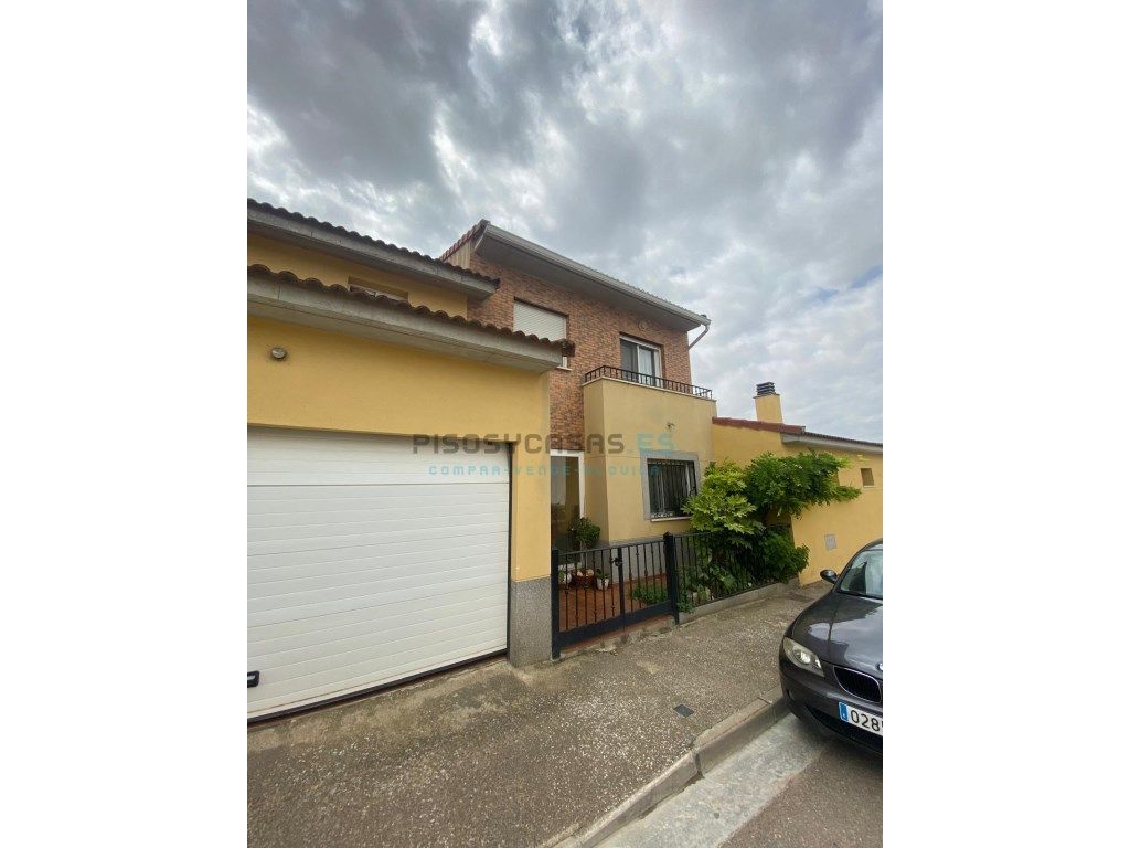 Exterior view of House or chalet for sale in San Mateo de Gállego  with Air Conditioner, Private garden and Terrace