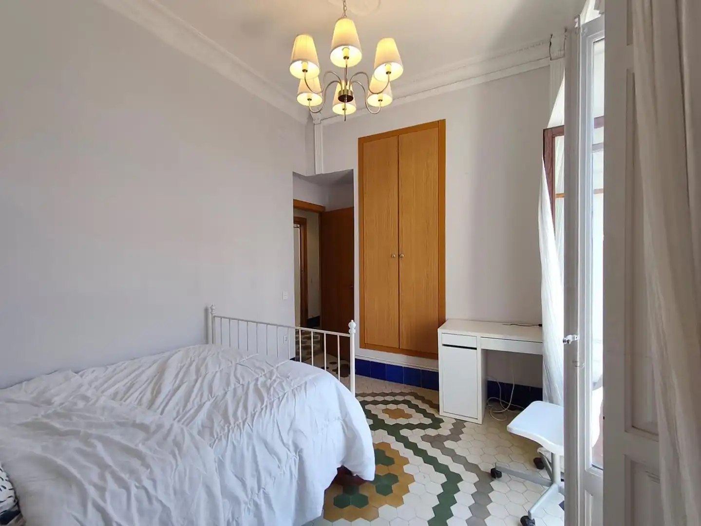 Schlafzimmer von Wohnung zur Miete in Valencia mit Klimaanlage, Möbliert und Balkon
