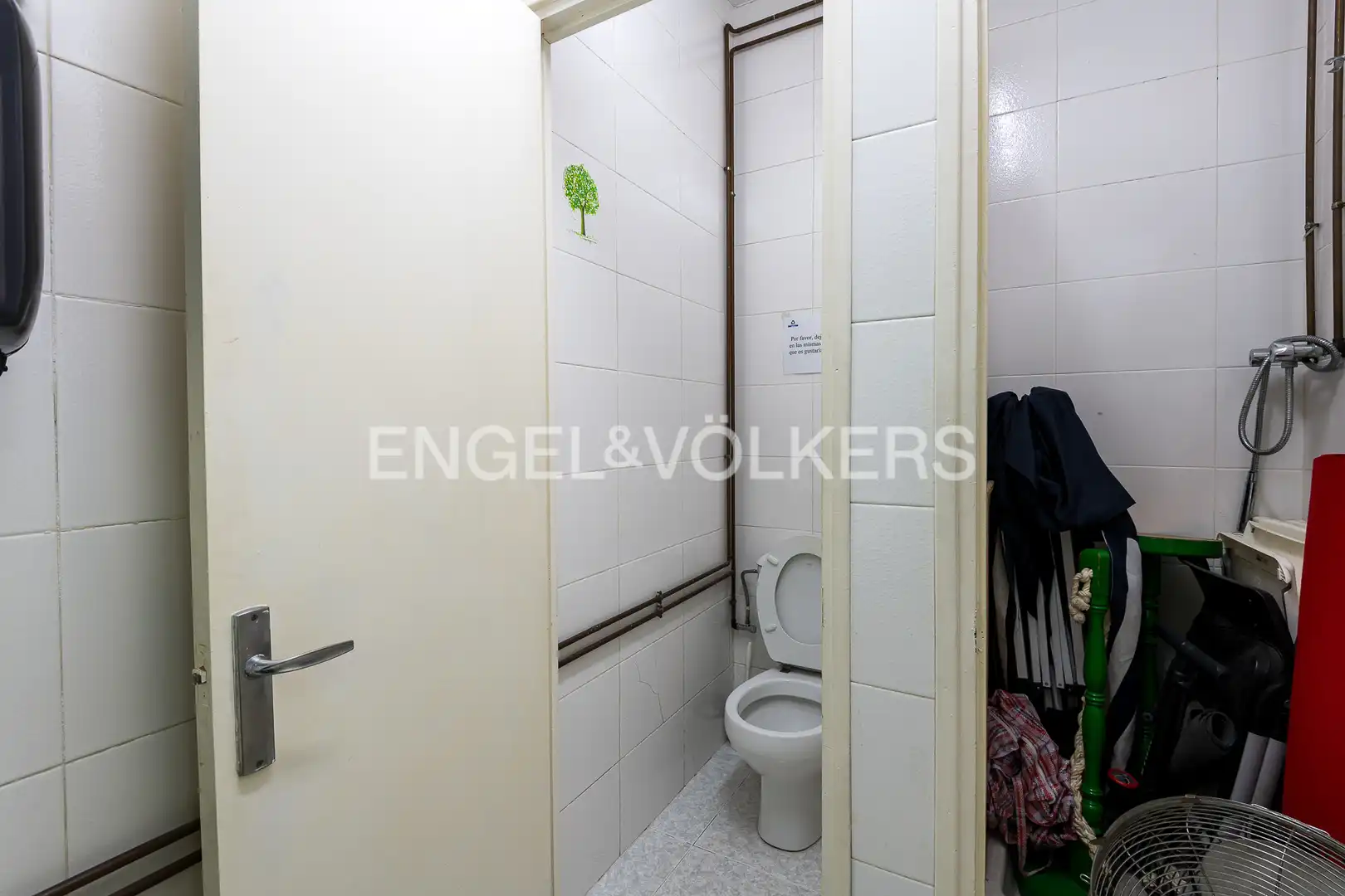 Baño de Local en venta en Barcelona