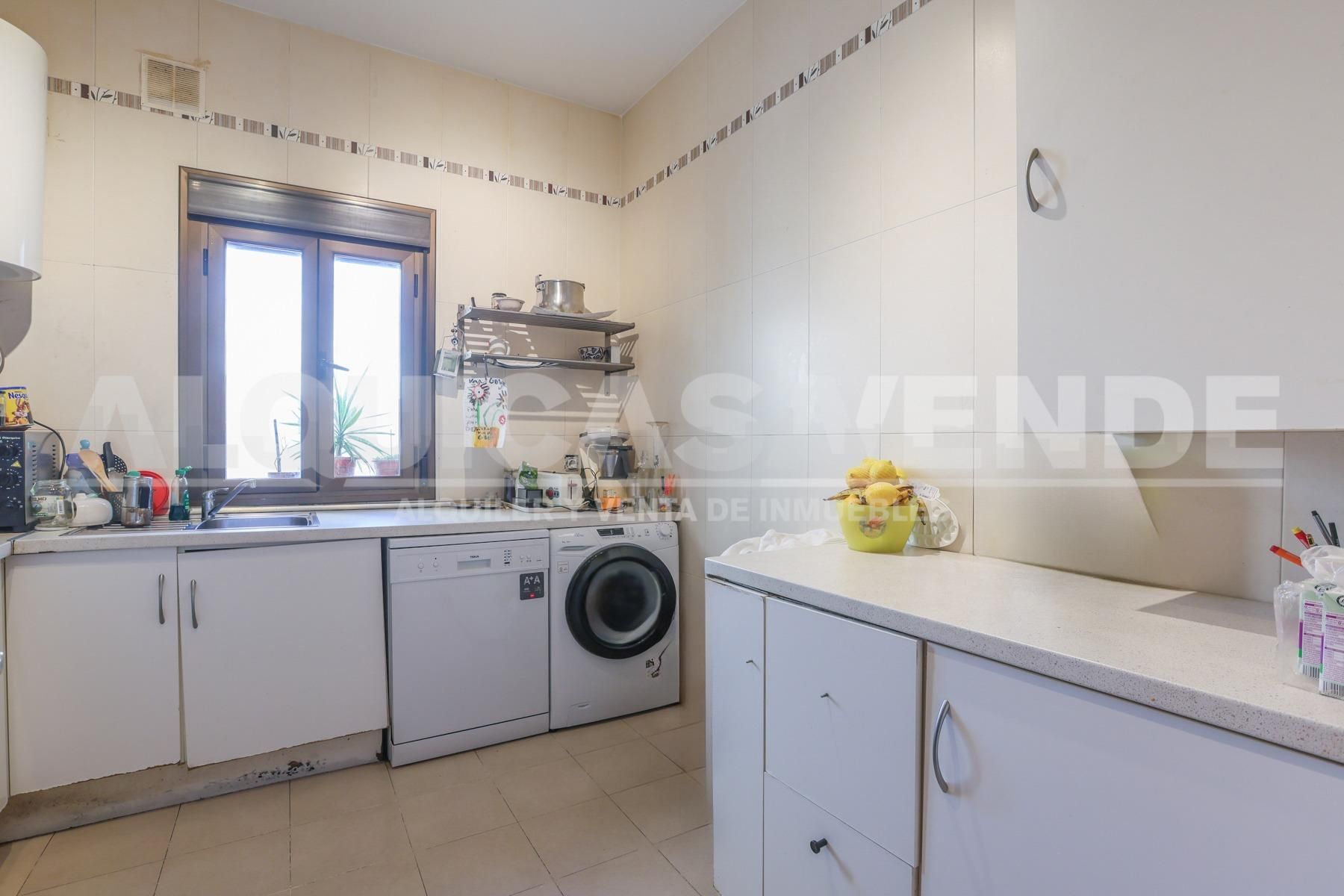 Kitchen of Flat for sale in  Sevilla Capital  with Air Conditioner