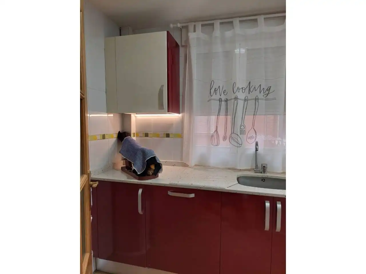 Cuina de Apartament en venda en Cedillo del Condado amb Calefacció i Traster