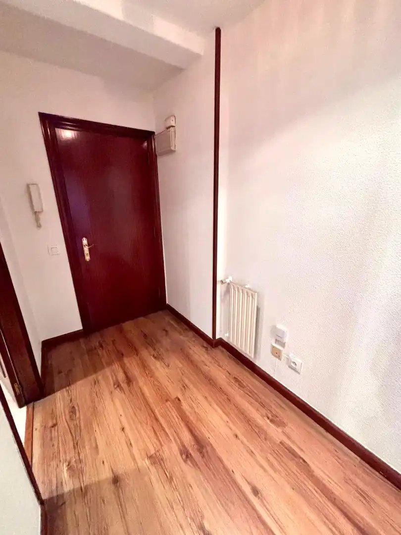 Dormitori de Pis en venda en Gijón  amb Calefacció, Parquet i Terrassa