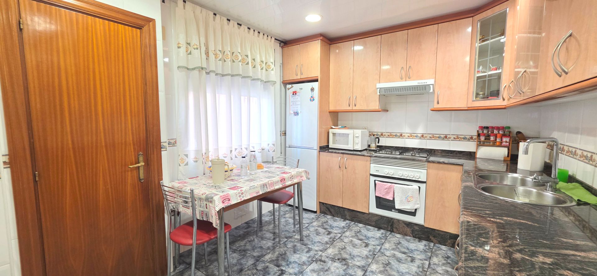 Cocina de Piso en venta en Sabadell con Calefacción, Terraza y Trastero