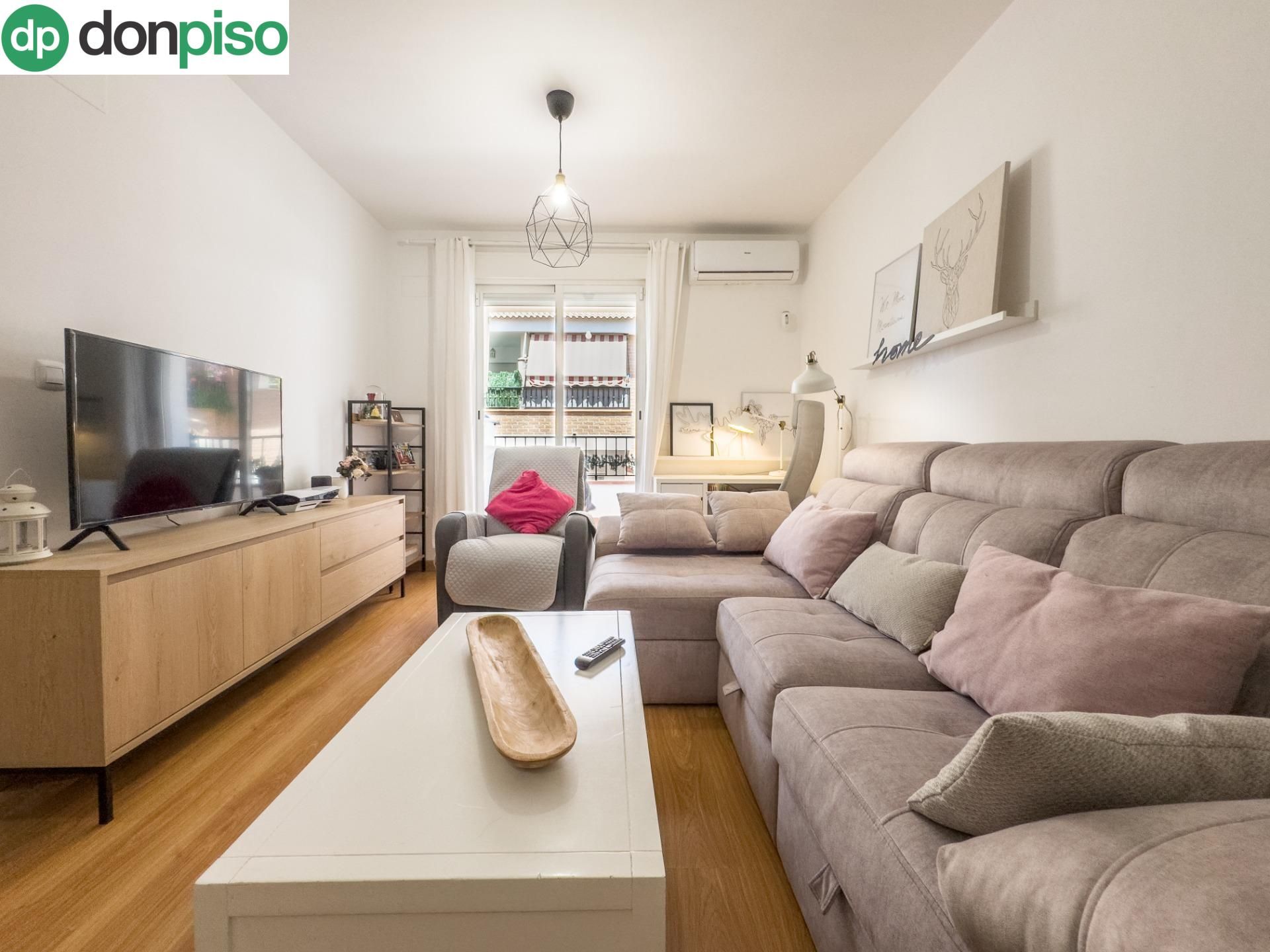 Sala d'estar de Pis en venda en Churriana de la Vega amb Aire condicionat, Calefacció i Terrassa