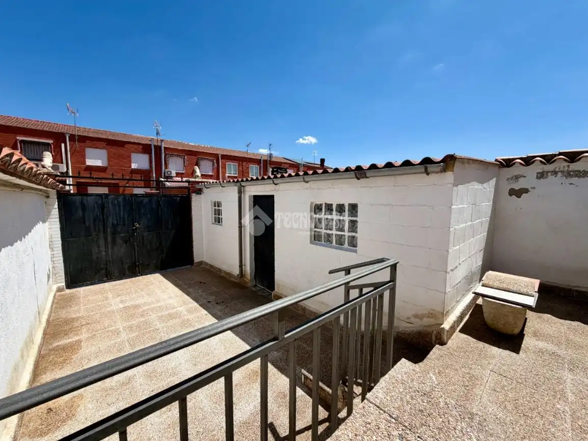 Vista exterior de Casa adosada en venda en Azuqueca de Henares
