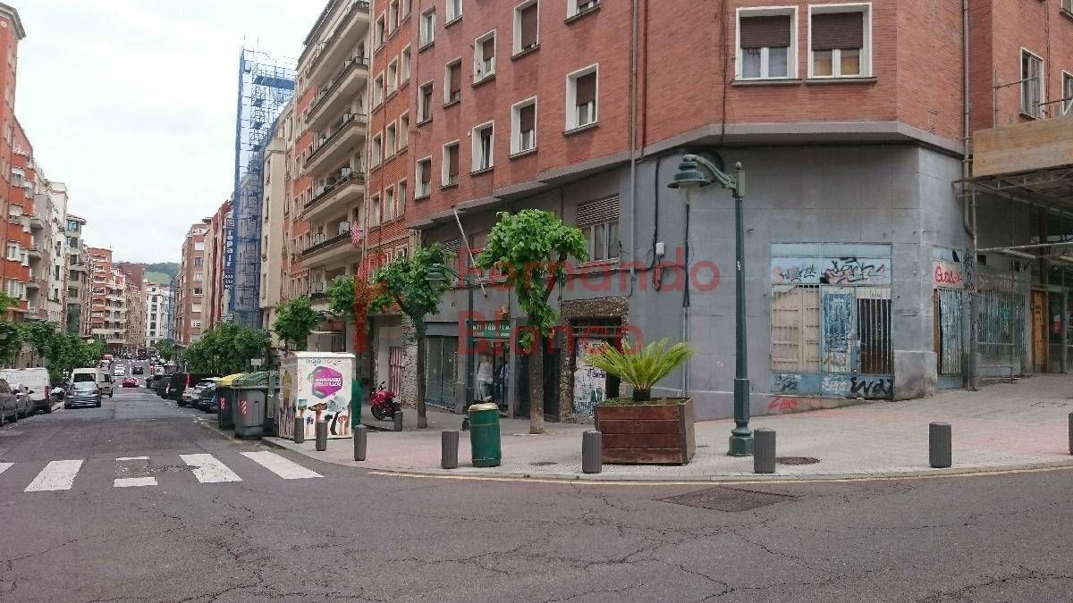 Vista exterior de Local en venta en Bilbao 