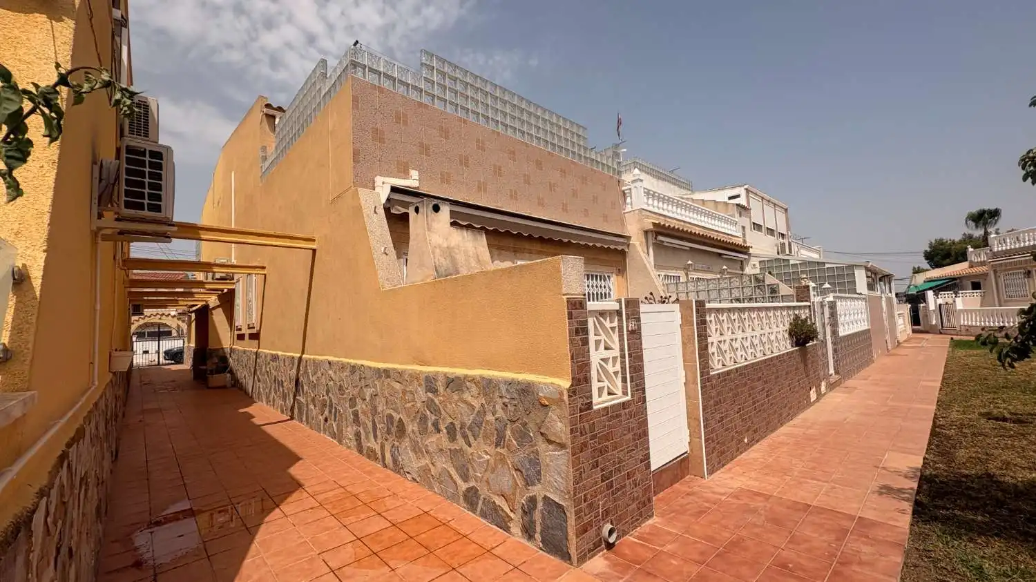 Vista exterior de Casa o xalet en venda en Orihuela amb Aire condicionat, Calefacció i Terrassa