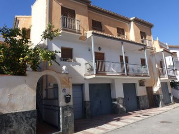 Casa amb balcó en venda a Órgiva