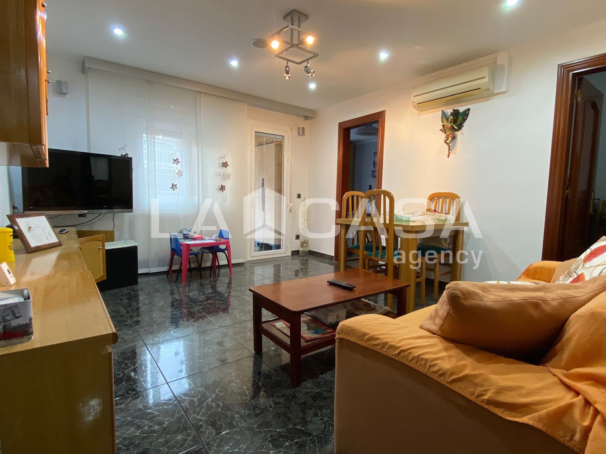 Living room of Flat for sale in Santa Coloma de Gramenet  with Heating and Balcony