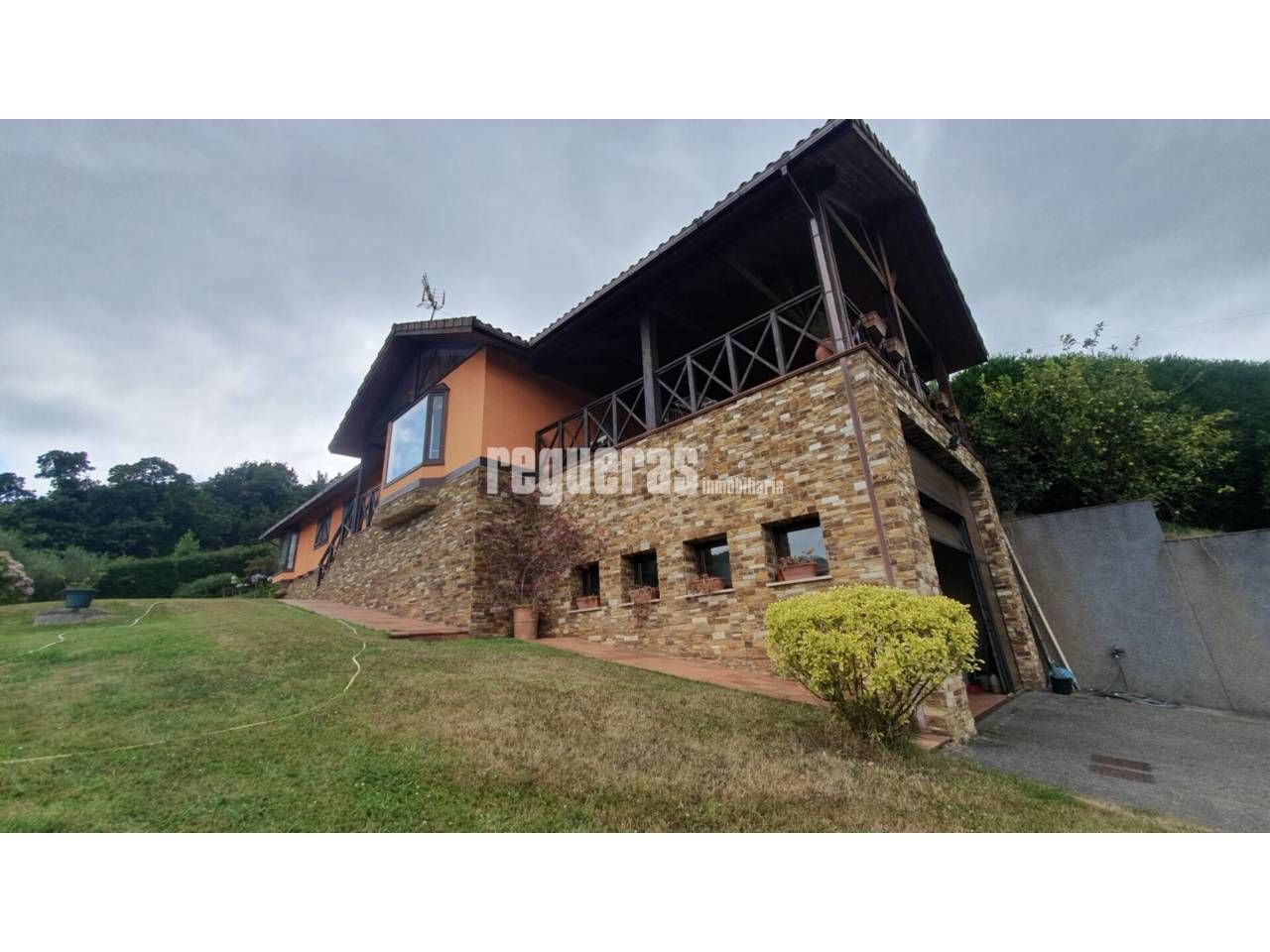 Exterior view of House or chalet for sale in Illas  with Heating, Parquet flooring and Terrace