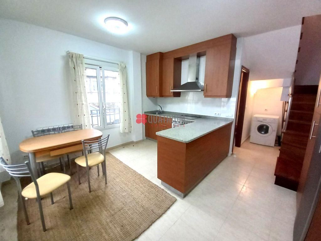 Cuina de Casa o xalet en venda en Santiago de Compostela  amb Calefacció i Jardí privat